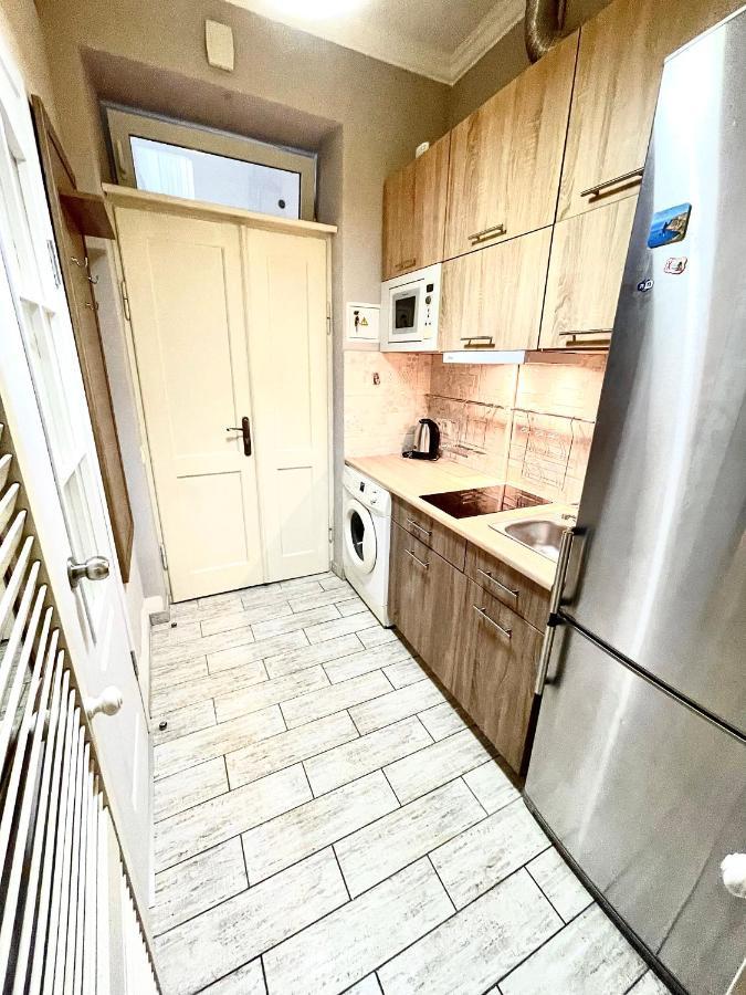 Stare Misto Apartment Lviv Bagian luar foto