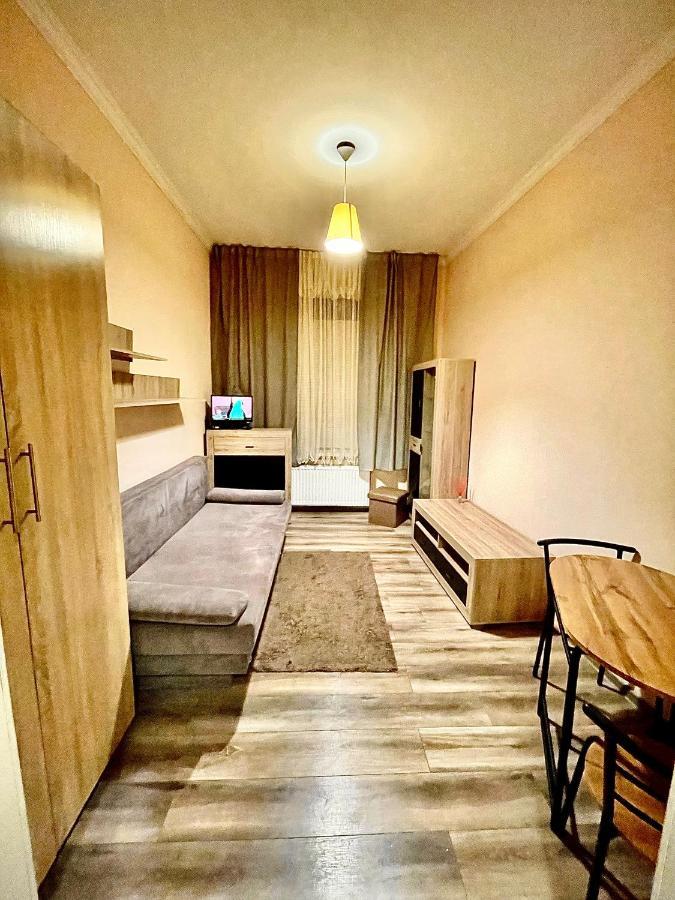 Stare Misto Apartment Lviv Bagian luar foto
